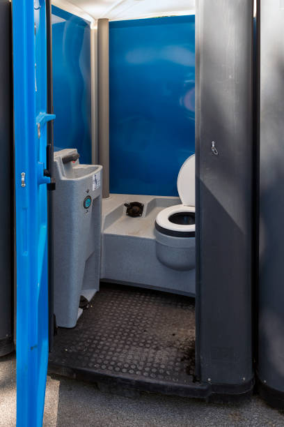 Porta potty delivery and setup in Albia, IA
